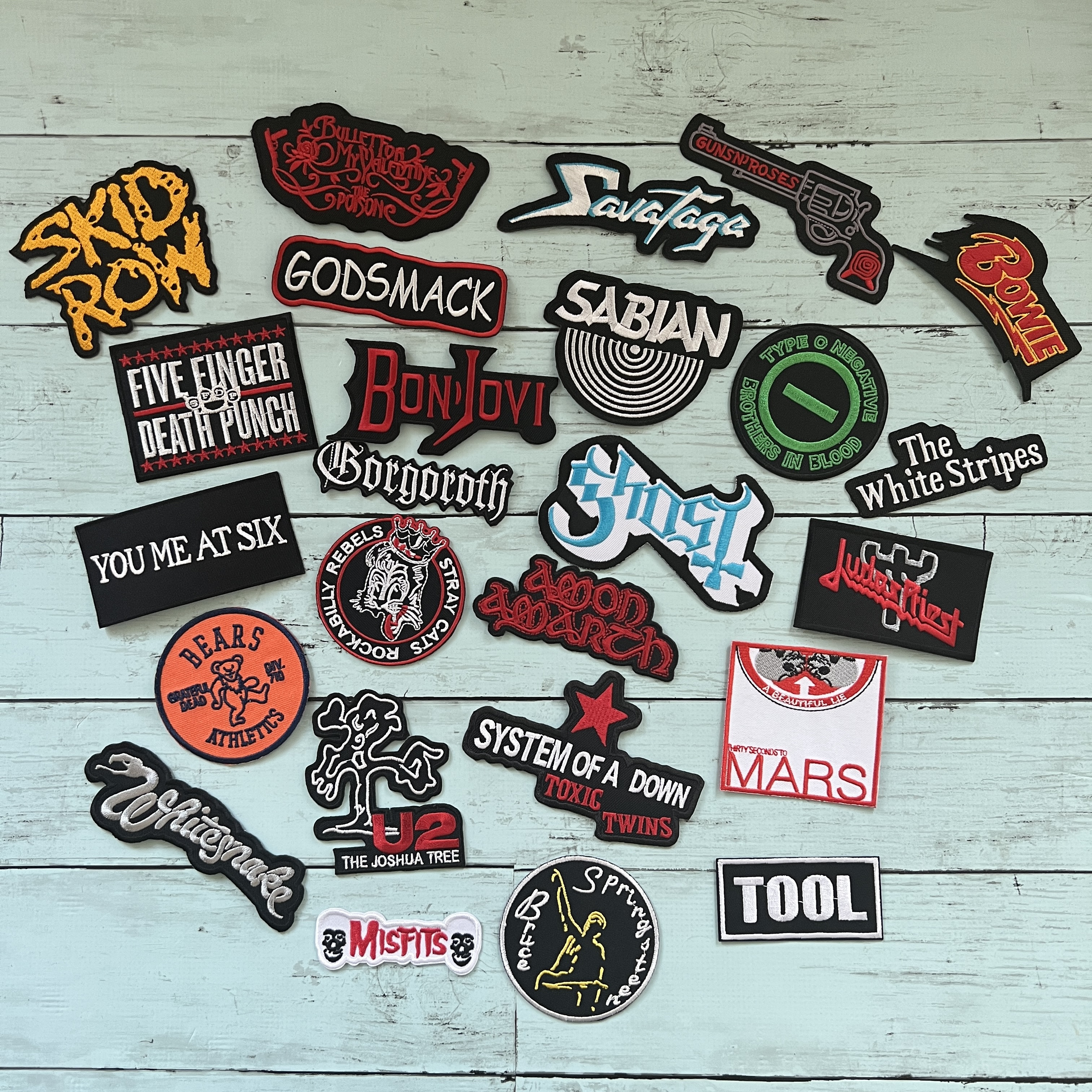เซทโปรโมชั่น 25 ชิ้น ตัวรีดชาวร็อค ตัวรีดติดเสื้อ อาร์มรีด อาร์มปัก ตกแต่งเสื้อผ้า หมวก กระเป๋า แจ๊คเก็ตยีนส์ Rock Embroidered Iron on Patch