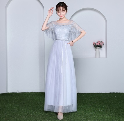 ชุดราตรียาวสีเทา ตัวเสื้อและแขนเสื้อเป็นผ้าลูกไม้ ส่งฟรี ems