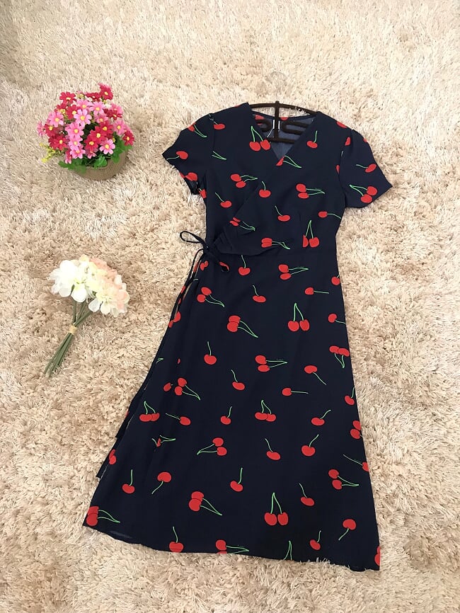 ชุดเดรสน้ำเงิน พิมพ์ลายเชอร์รี่สีแดง ส่งฟรี ems