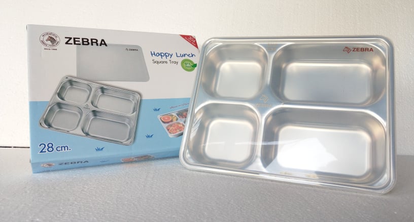 Zebra ถาดอาหารสี่เหลี่ยม Happy Lunch 28 ซม. พร้อมฝาพลาสติก ตราหัวม้าลาย