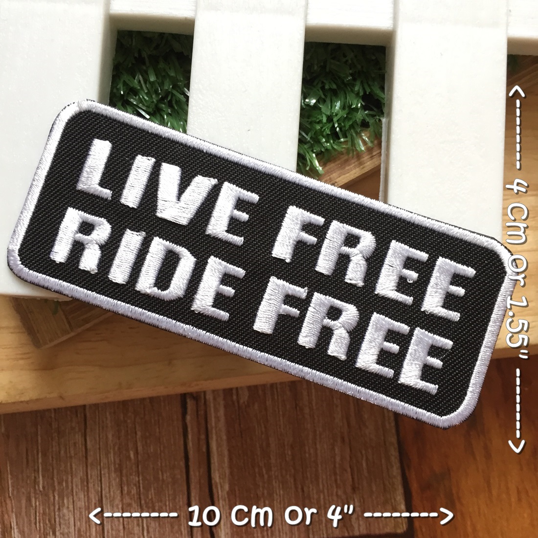 Live Free Ride Free ตัวรีดติดเสื้อ อาร์มรีด อาร์มปัก ตกแต่งเสื้อผ้า หมวก กระเป๋า แจ๊คเก็ตยีนส์ Racing Embroidered Iron on Patch