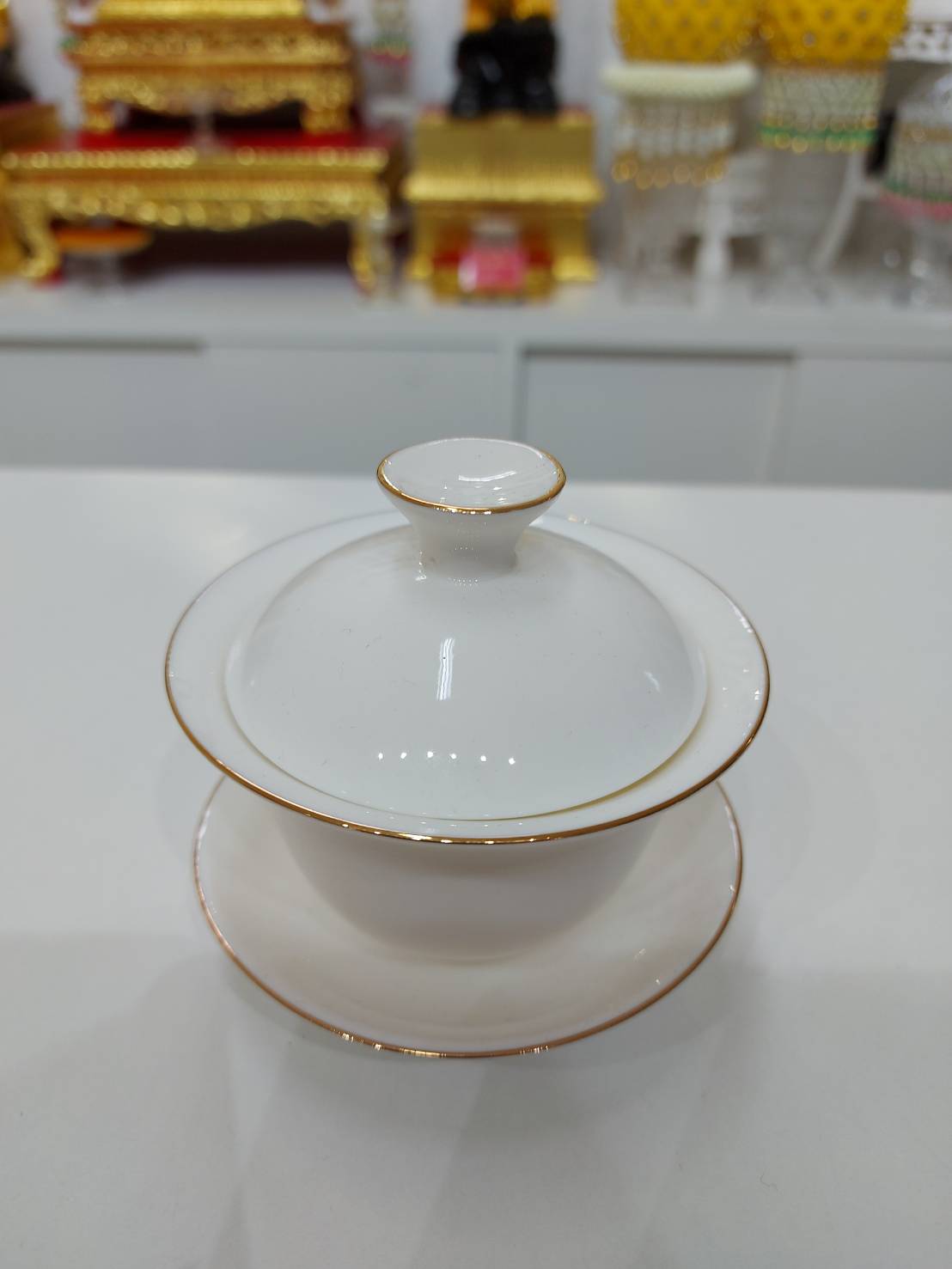 แก้วน้ำชาขาวขอบทอง (ราคาต่อ1ชุด แก้ว+ฝาปิด+จานรอง)