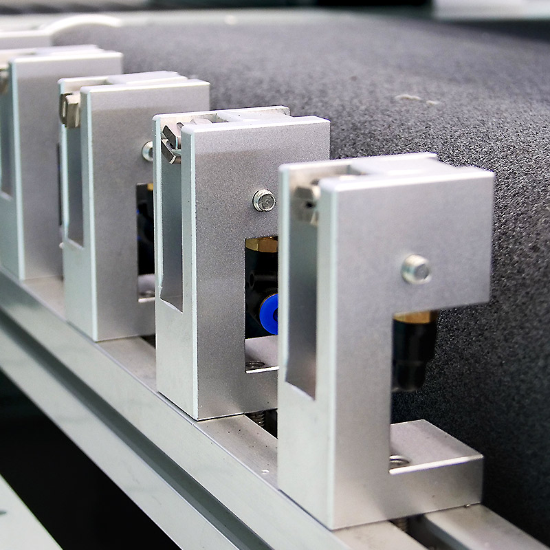 เครื่องตัดดิจิตอล Flatbed AOL 1070 PAS