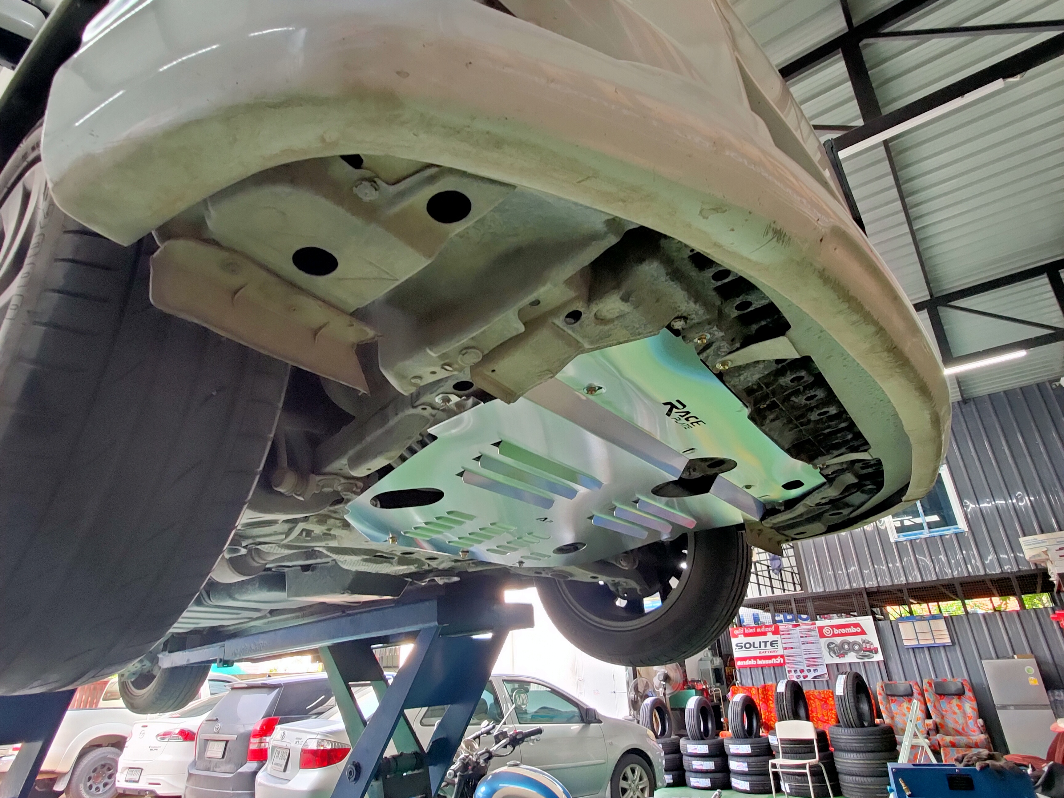 แผ่นปิดใต้ห้องเครื่องอลูมิเนียม Toyota Alphard 20 Raceplate_Undertray