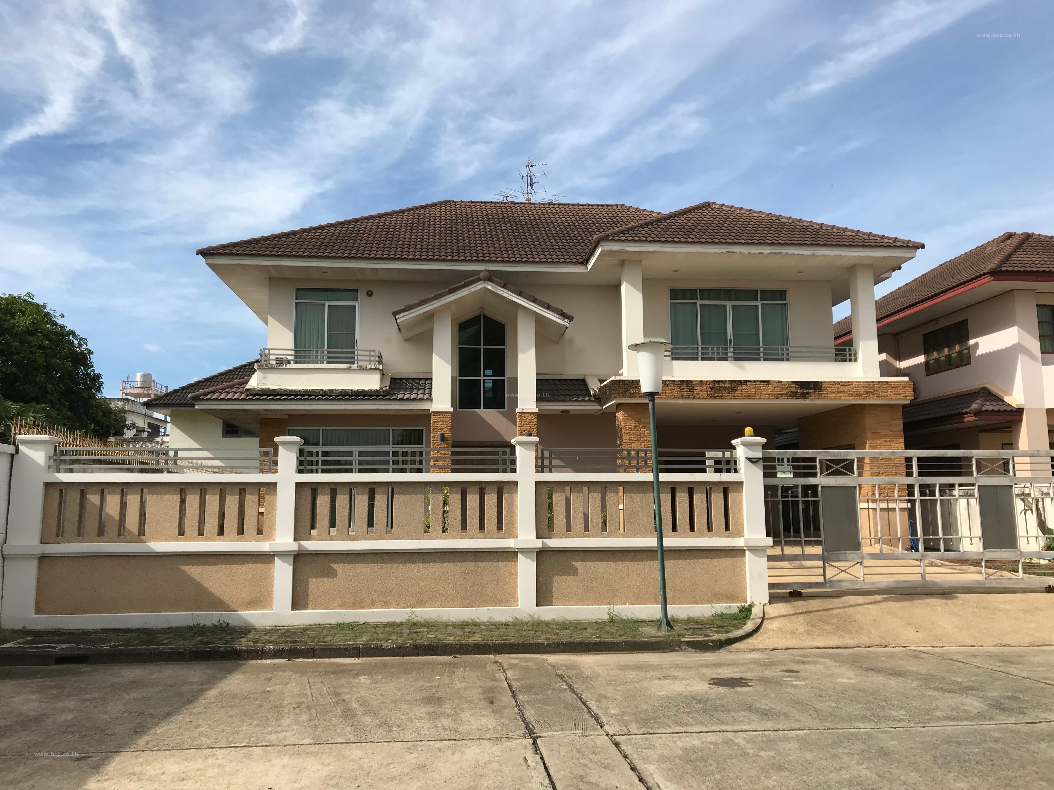 ขายบ้านเดี่ยว 2 ชั้น หมู่บ้านสวนสวย เนื้อที่ 101 ตารางวา ถนนเฉลิมพระเกียรติ ร.9