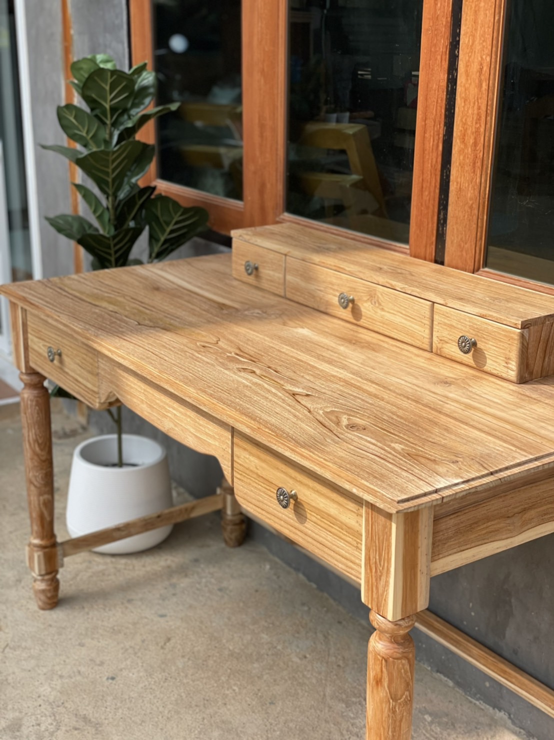 โต๊ะทำงานวินเทจ (สีสัก)