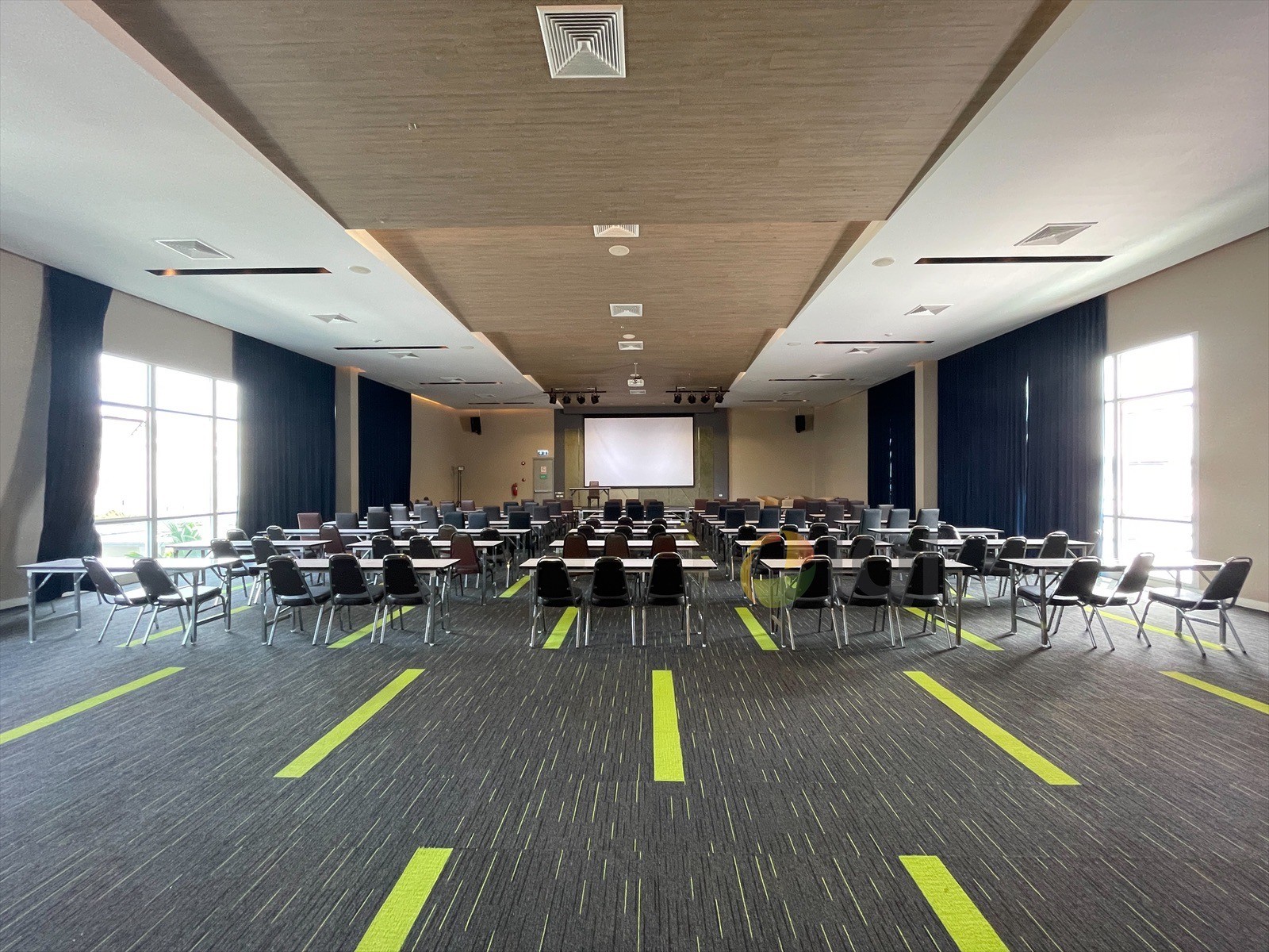 ขาย Luxury resort hostel Serviced Residence ถนนบางนาตราด กม.26