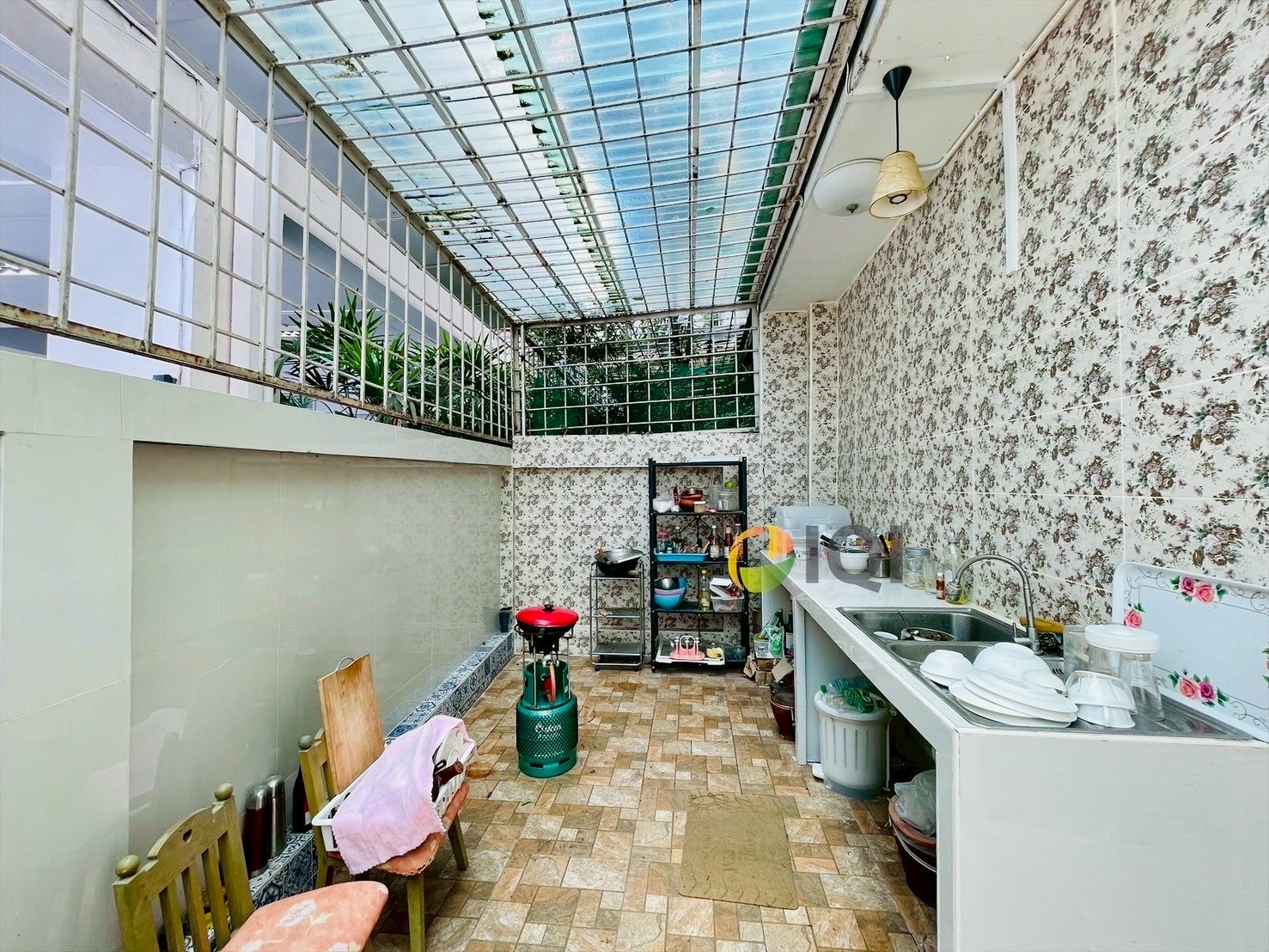 ขายทาวน์เฮ้าส์ 5 ชั้น ทรงโรมัน ถนนวิภาวดี ซอย 2 ทางเข้าหลักของมหาวิทยาลัยหอการค้าไทย