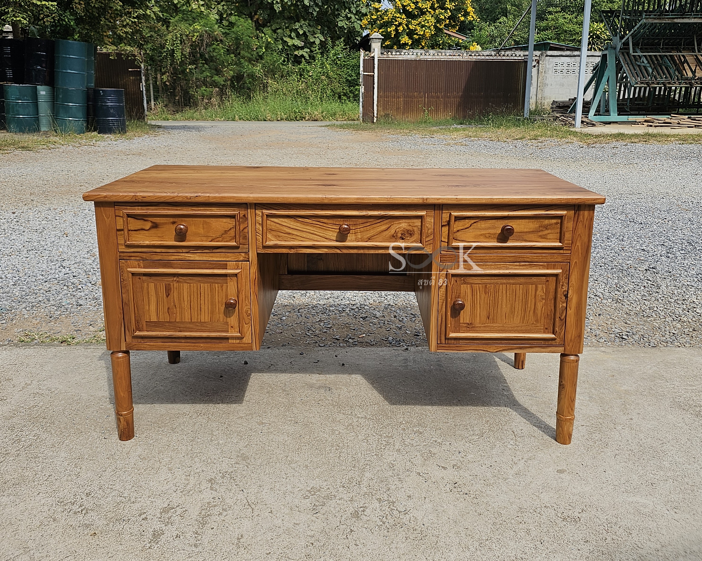 โต๊ะทำงานคลาสสิค