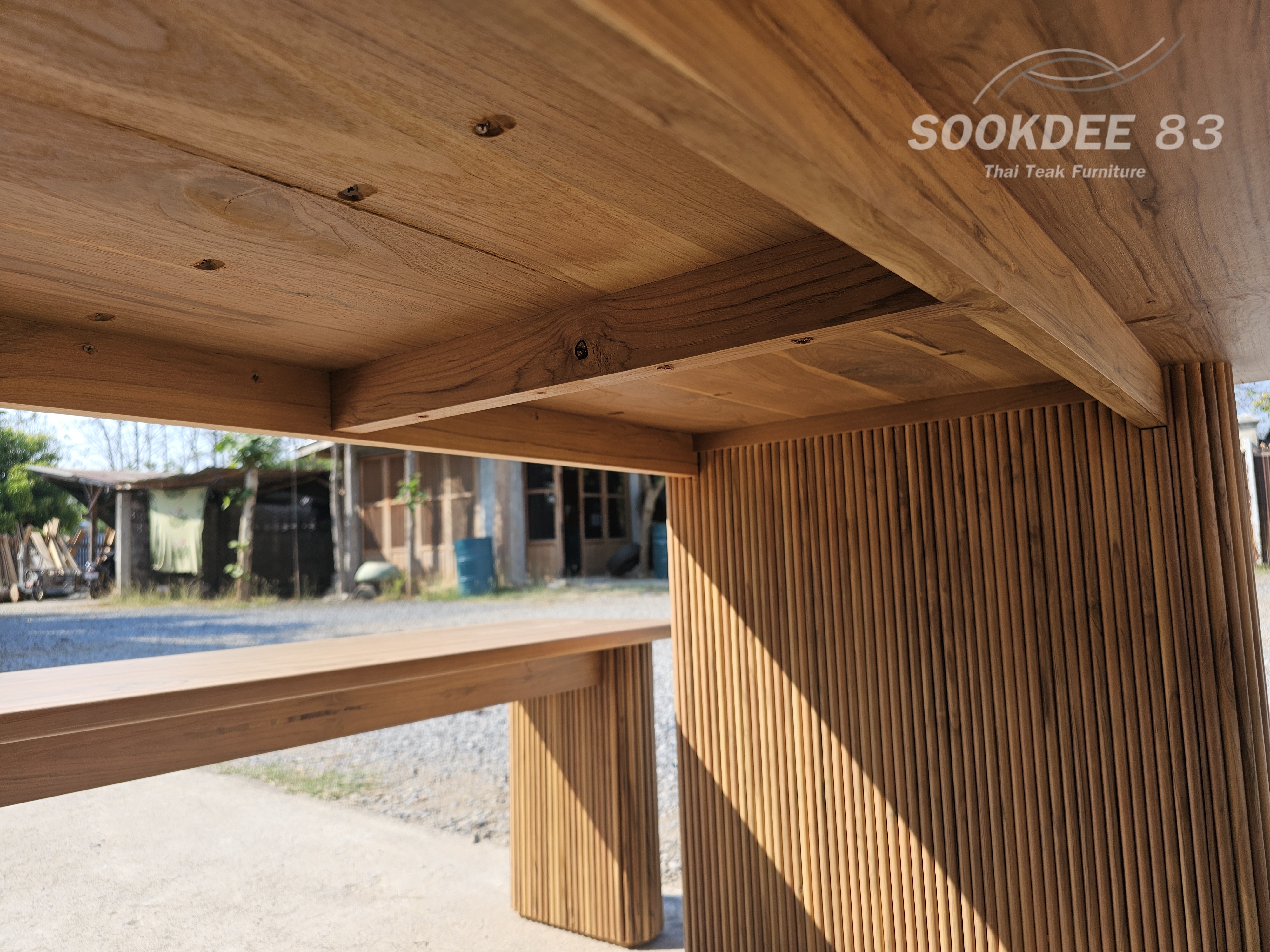 ชุดโต๊ะกินข้าวขากล่องประดับซี่ (สีสัก)