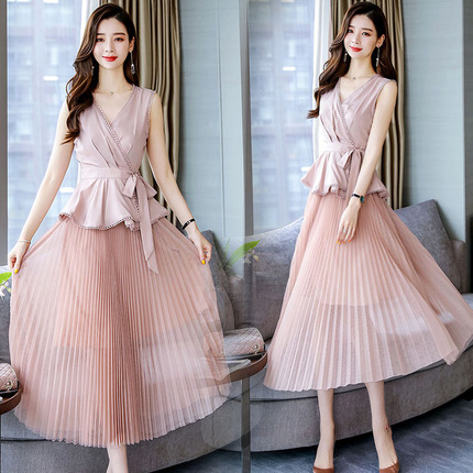 ชุดเซ็ทเสื้อ+กระโปรงสีชมพูกะปิ สวยหวาน ใส่แยกกันได้ค่ะ ส่งฟรี