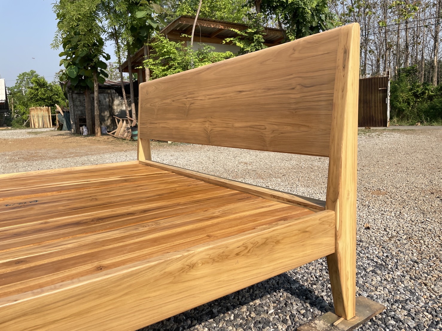 เตียงมินิมอลสไตล์ญี่ปุ่น (สีสัก)