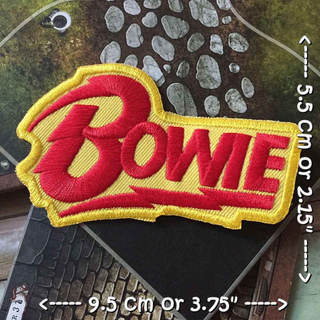Bowie วงดนตรี ร็อค เฮฟวี่เมทัล พังค์ ตัวรีดแบบปัก อาร์มปัก ตัวรีดติดเสื้อ ตัวรีด ติดกระเป๋า ติดหมวก ติดแจ๊คเก็ต Rock Iron on Embroidered Patch