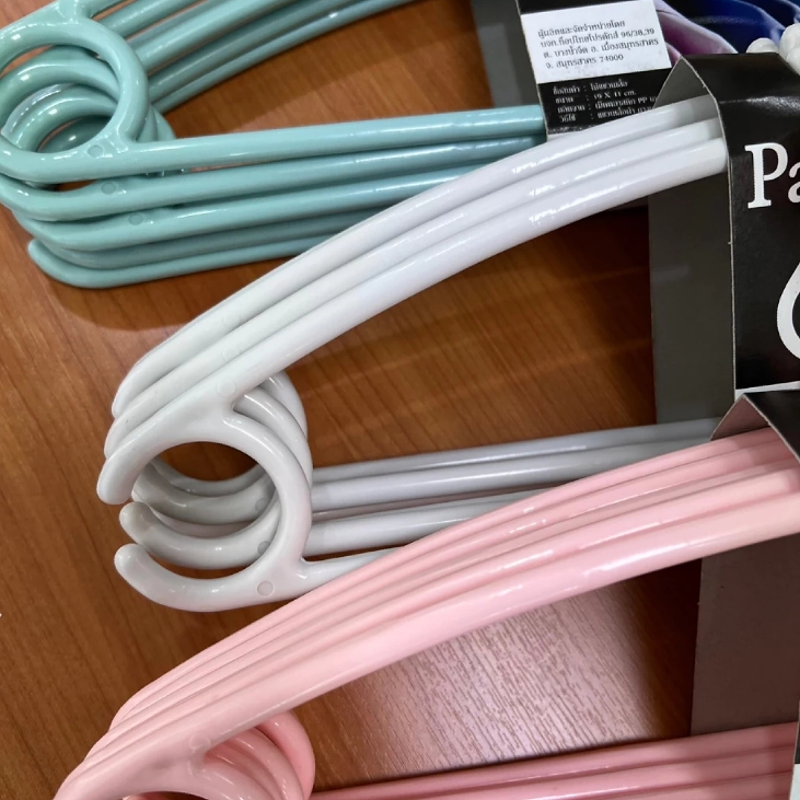Figure (6 ชิ้น) ไม้แขวนเสื้อพลาสติกสีพาสเทล ทำจากพลาสติกอย่างดี