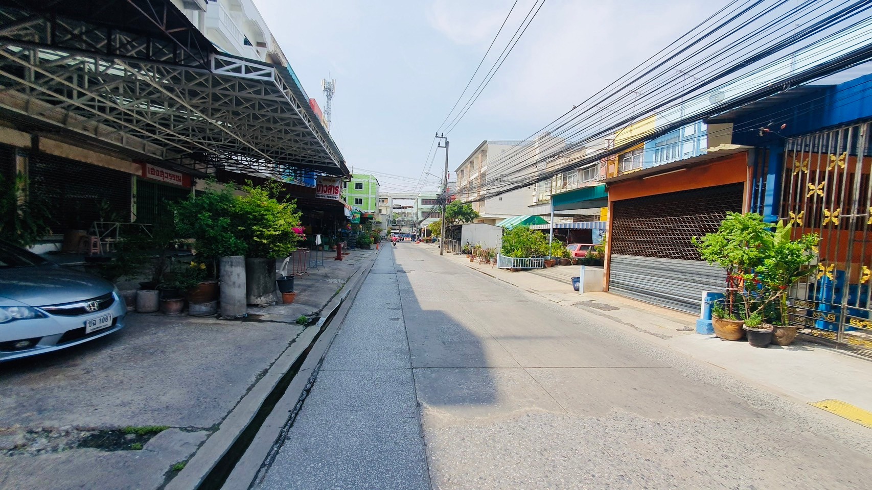 ขายอาคารพาณิชย์ 4 ชั้นครึ่ง ถนนสีหบุรานุกิจ ซอย 11 ติดตลาดมีนบุรี และรถไฟฟ้า