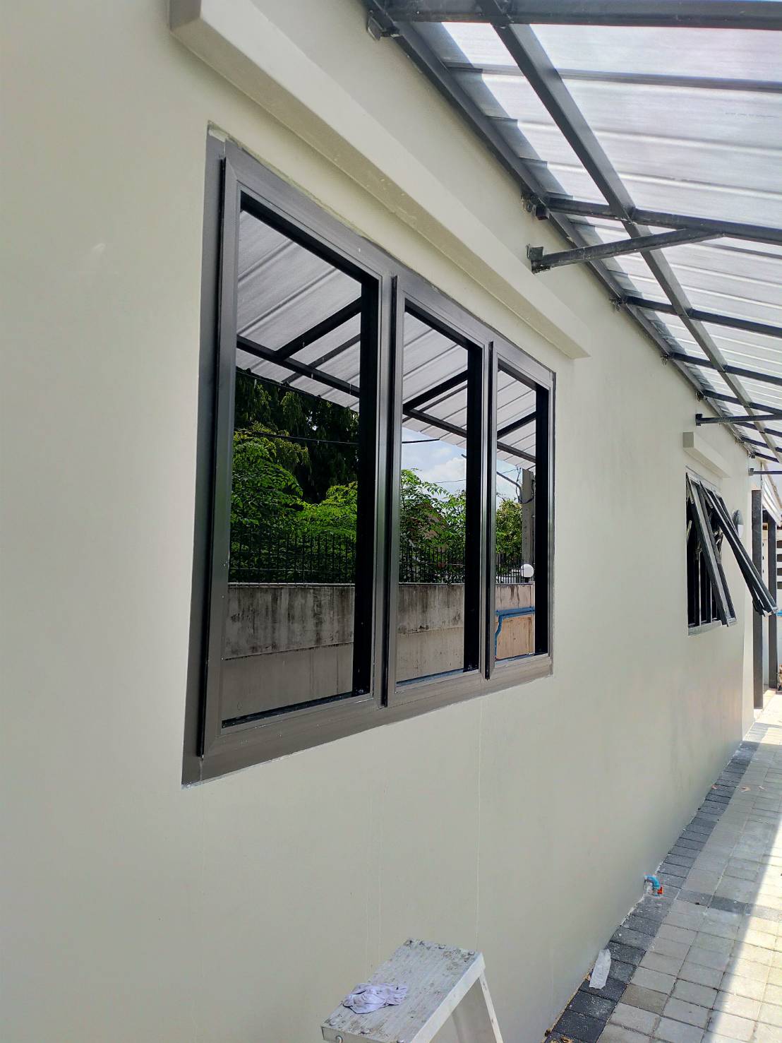 หน้าต่างบานกระทุ้ง