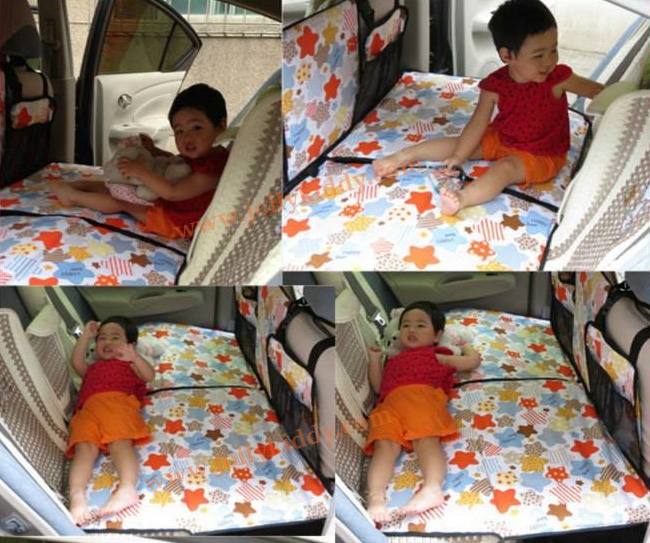 แผ่นปูปิดช่องวางเท้าเบาะหลังรถ กันเด็กตก ขนาด 134 x 75 cm (ครีมม้าลาย)A10102