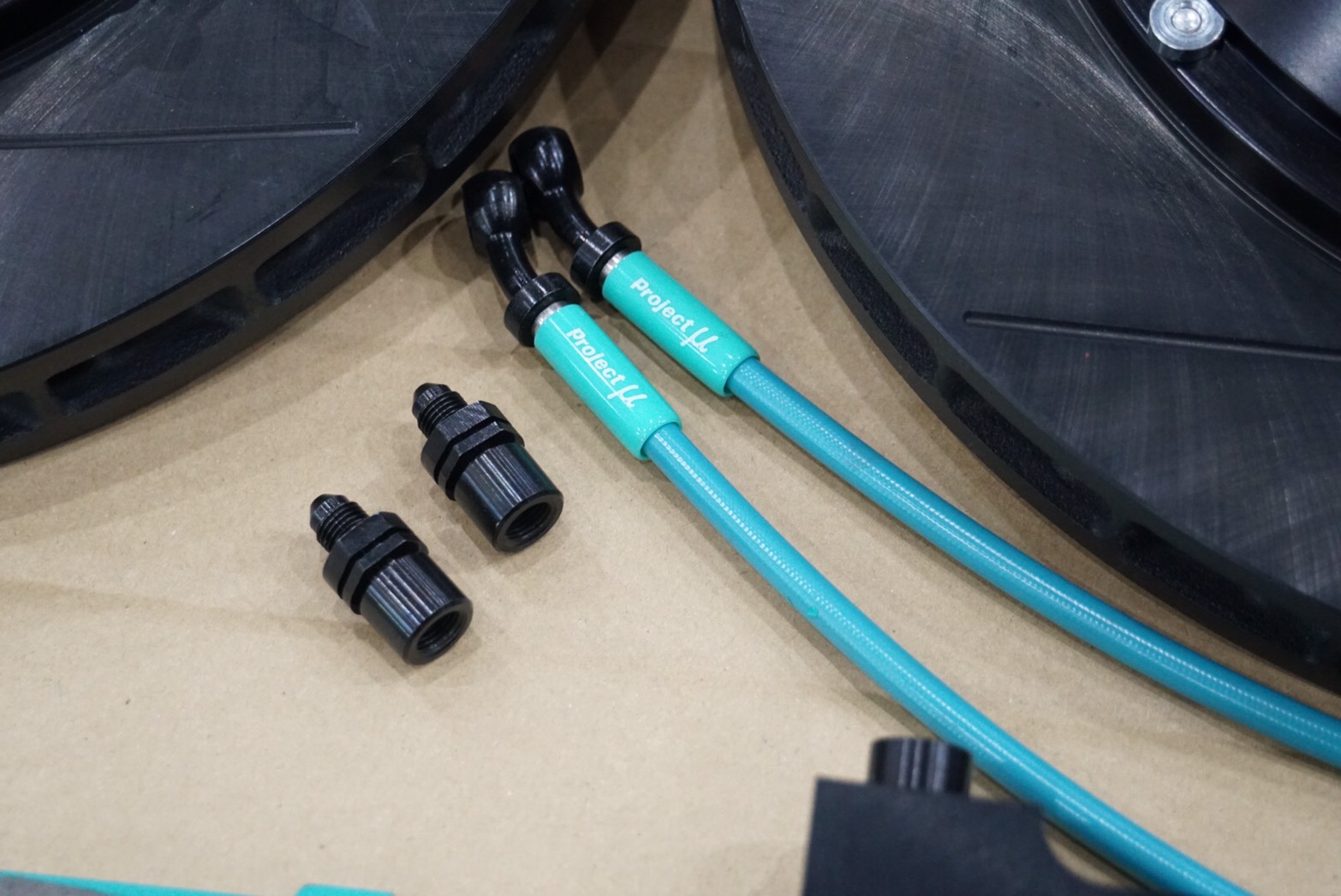 ชุดเบรคโปรเจคมิว 6พอตไดร์ ตรงรุ่น Toyota Fortuner,Revo