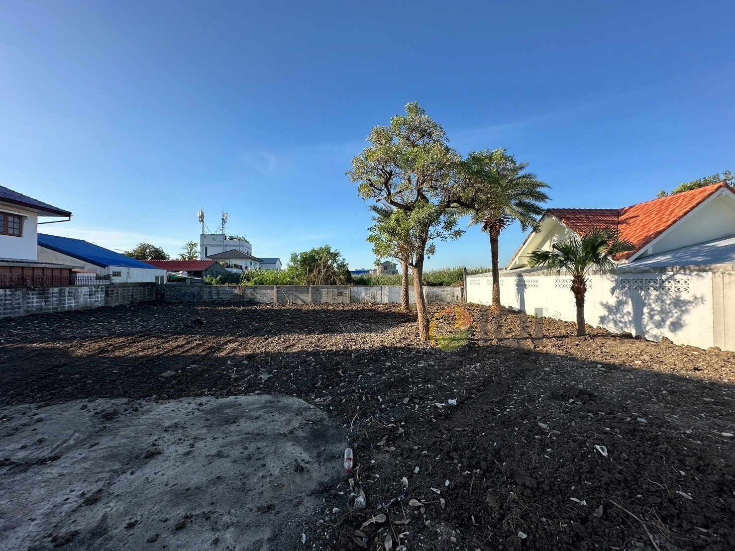 ขายที่ดินเปล่า โฉนด 2 แปลง ในหมู่บ้านปลาทอง ศรีนครินทร์ ติดMRT สายสีเหลือง (สถานีศรีด่าน)