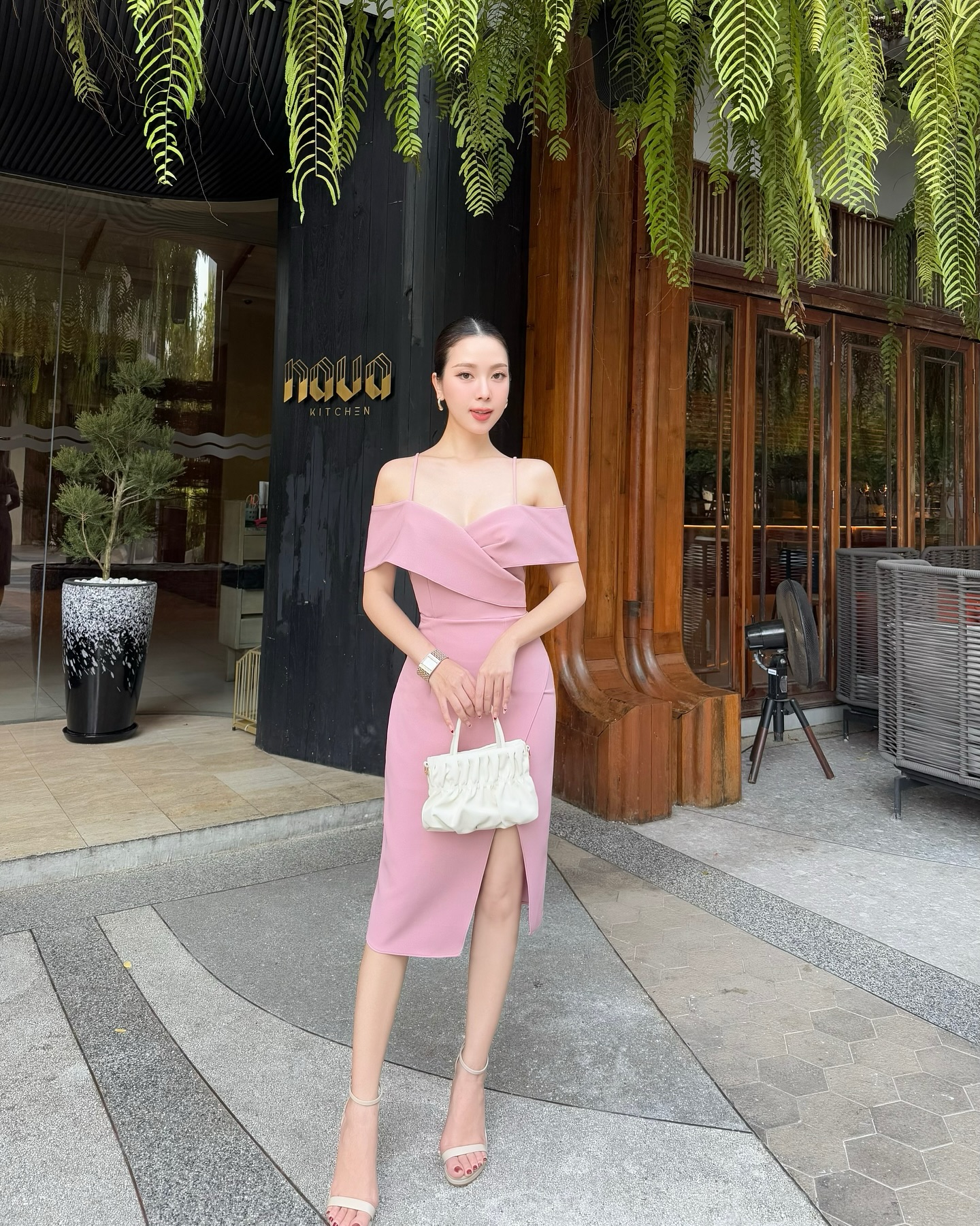 ทีมชุดเพื่อนเจ้าสาวสีชมพู บริการให้เช่า “ชุดไปงานแต่งงาน ชุดเพื่อนเจ้าสาว ” ชุดสวยๆ ในราคาหลักร้อย ทุกชุด ทั้งร้าน