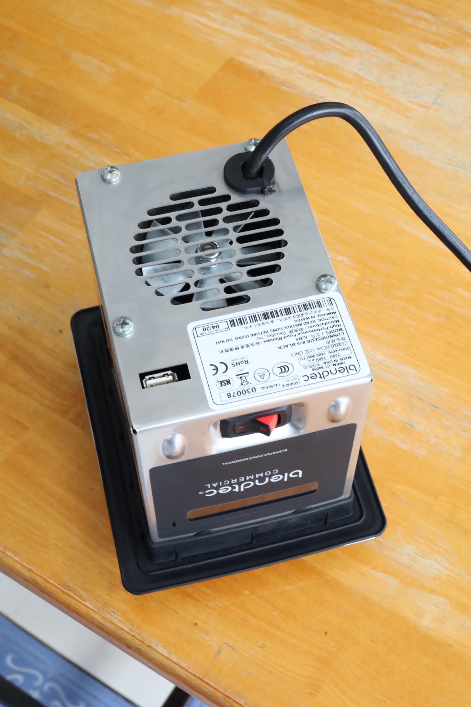 เครื่องปั่น Blendtec รุ่น Connoisseur 825 มือสอง