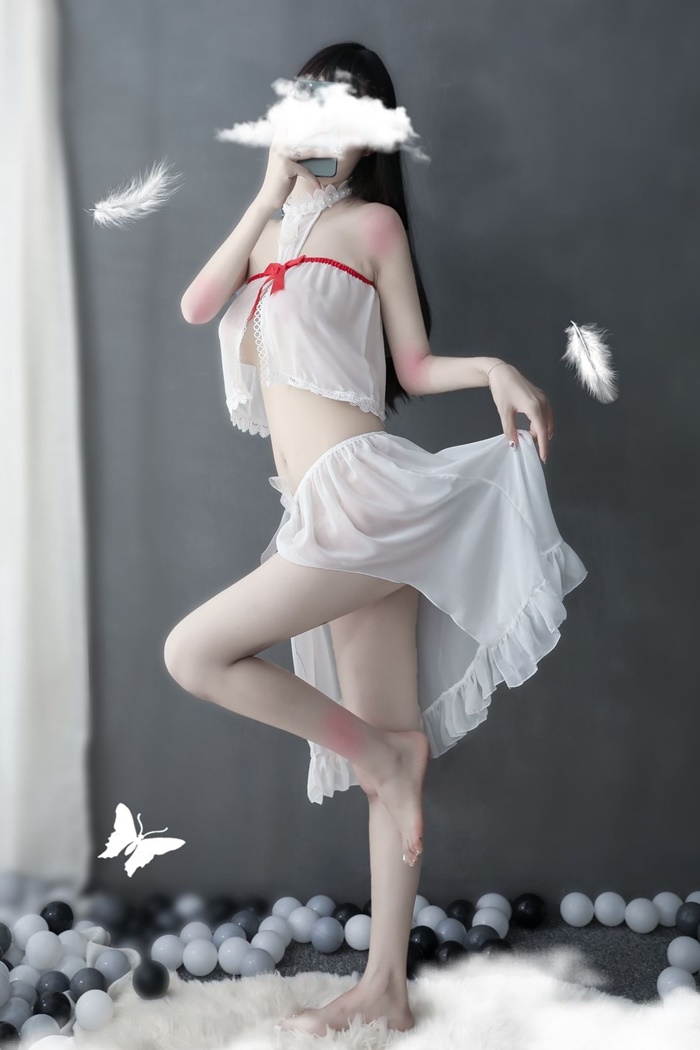 N811 ชุดนอนเซ็กซี่ ชุดนอนผ้าซีฟอง(ไม่ยืด)สีขาวมาในแบบ2ชิ้น ชิ้นบนเป็นเกาะอกผ่าหน้า ชิ้นล่างเป็นกระโปรงยาวเอวยางยืดผ่าหน้าตามรูปถ่ายสินค้าจริงเลยค่ะ