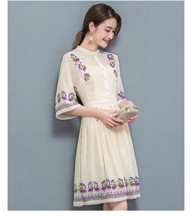 ชุดเดรสสีครีม ผ้าชีฟองเนื้อดี พิมพ์ลายดอกไม้โทนสีม่วงและชมพู ส่งฟรี ems