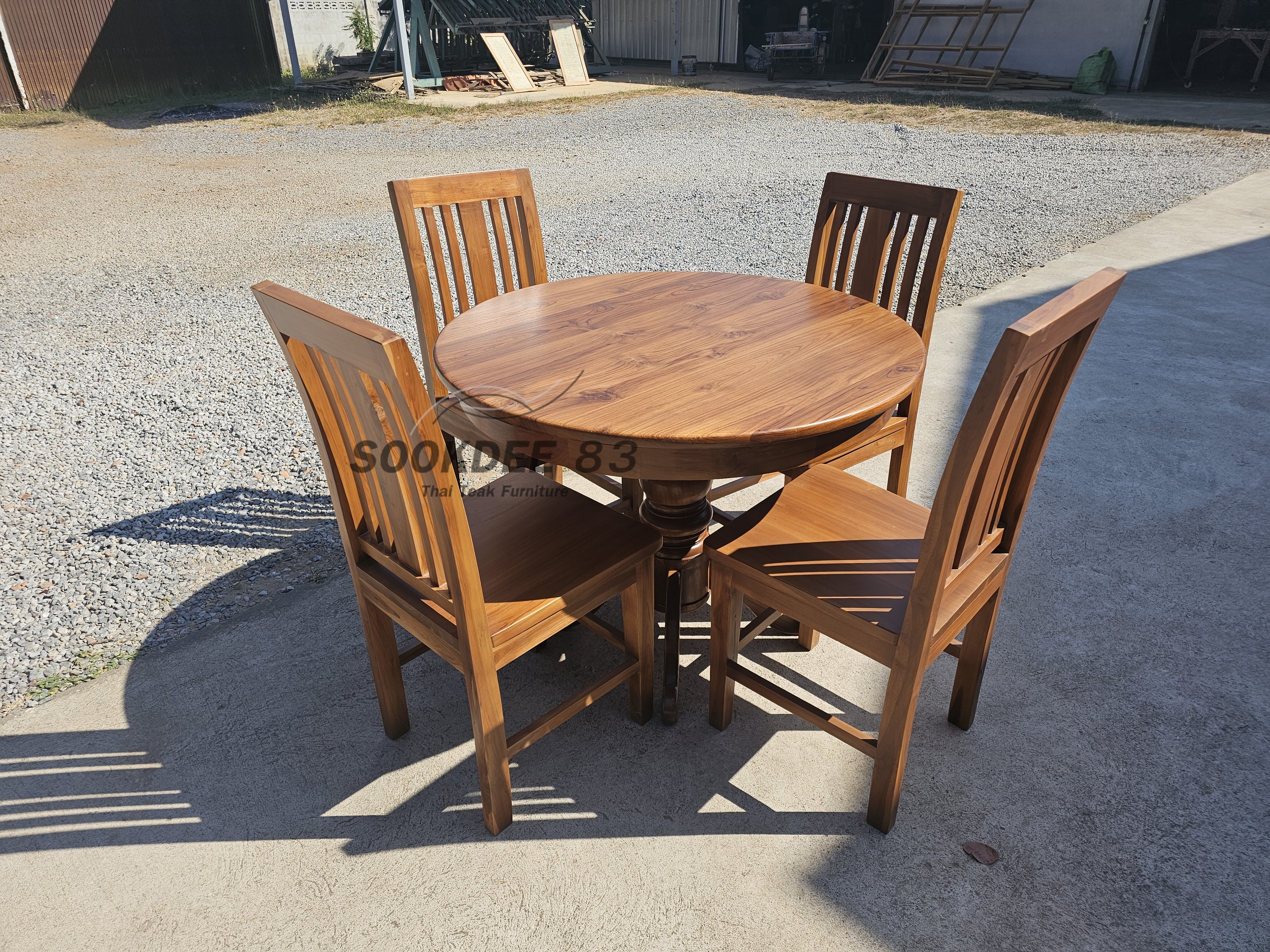 ชุดโต๊ะกินข้าวกลม 1 ม. เก้าอี้เจ้าหญิง 4 ตัว