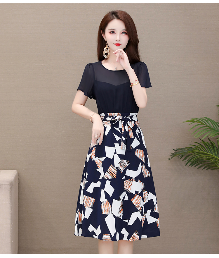 ชุดเดรสสีกรมท่า ชุดเดรสใส่ทำงาน ตัวเสื้อผ้าชีฟองสีกรมท่า เย็บต่อกับกระโปรงผ้าชีฟองพิมพ์ลายตามแบบ ส่งฟรี ems