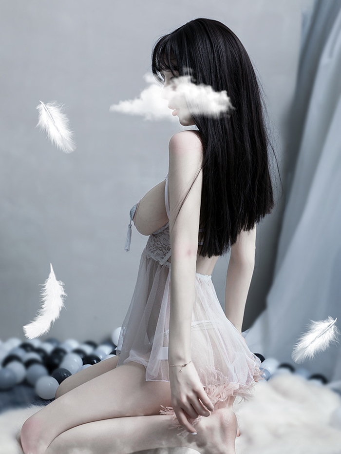 N831 ชุดนอนเซ็กซี่ ชุดนอนซีทรูตัดเย็บผสมกับผ้าลูกไม้สวมใส่แบบใช้สายคล้องไหล่ บราเป็นแบบมีโครงดีไซน์หน้าอกเปิดโล่งๆด้านหลังเป็นขอเกี่ยว2จุด(กลางหลังและขอบกระโปรง) มาพร้อมกับจีสตริงลูกไม้เปิดเป้าตามรูปถ่ายสินค้าจริงเลยค่ะ ***ไม่รวมที่แปะหัวนม