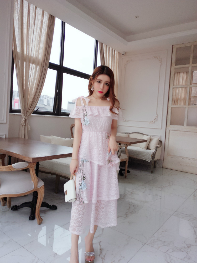 ชุดเดรสยาวสีชมพูผ้าลูกไม้ ส่งฟรี ems