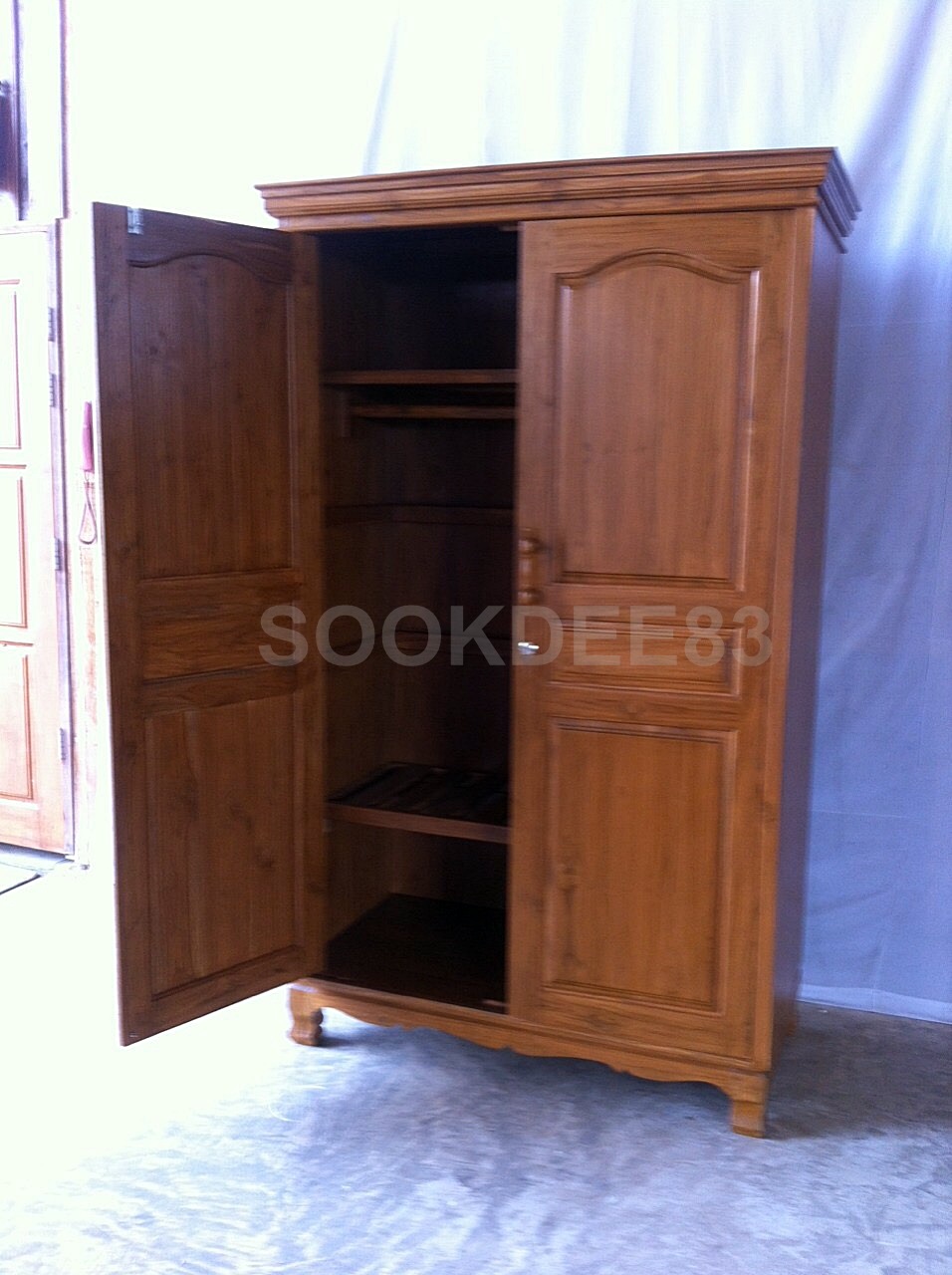 ตู้เสื้อผ้า บานเปิด สูง 2 ม. มีขา