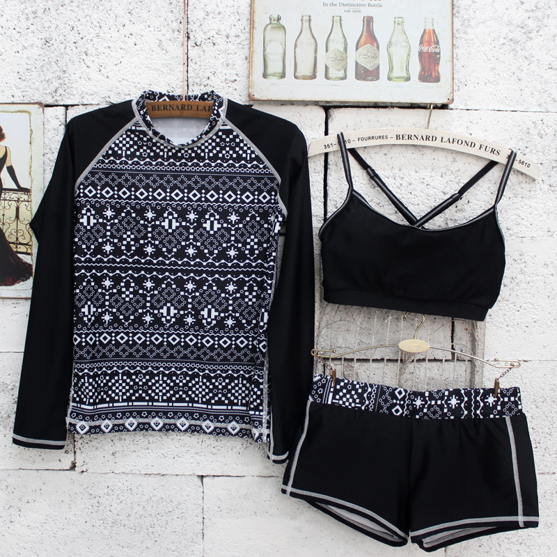 ชุดว่ายน้ำแขนยาว ชุดว่ายน้ำ 3 ชิ้น เสื้อ,บรา และกางเกงขาสั้น ส่งฟรี ems