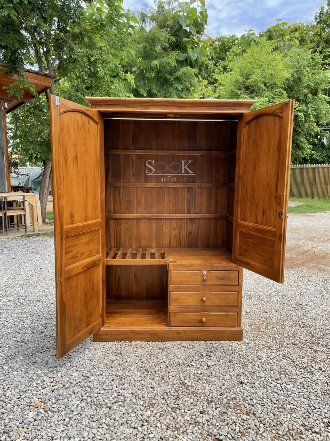 ตู้เสื้อผ้าบานเปิด 2 บาน สูง 1.8 ม.