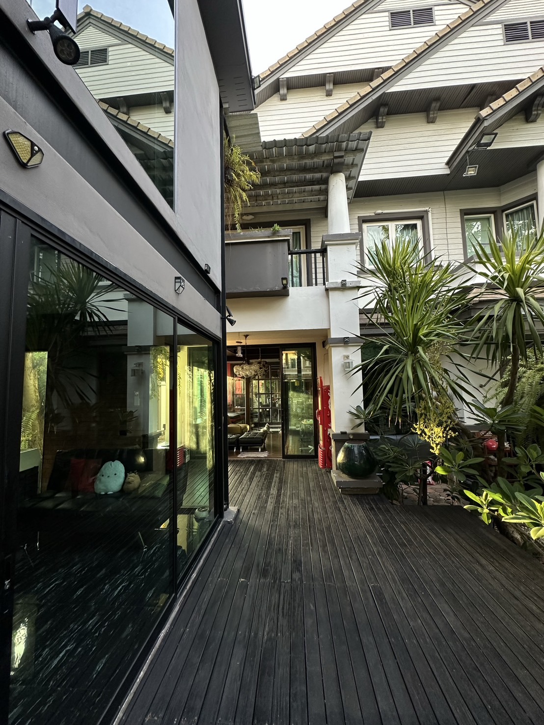 ขายบ้านเดี่ยว 2 ชั้น 3 อาคารบนพื้นที่เดียวกัน บ้านพัฒนาการ ถนนพัฒนาการ 30 หลังบ้านติดคลอง