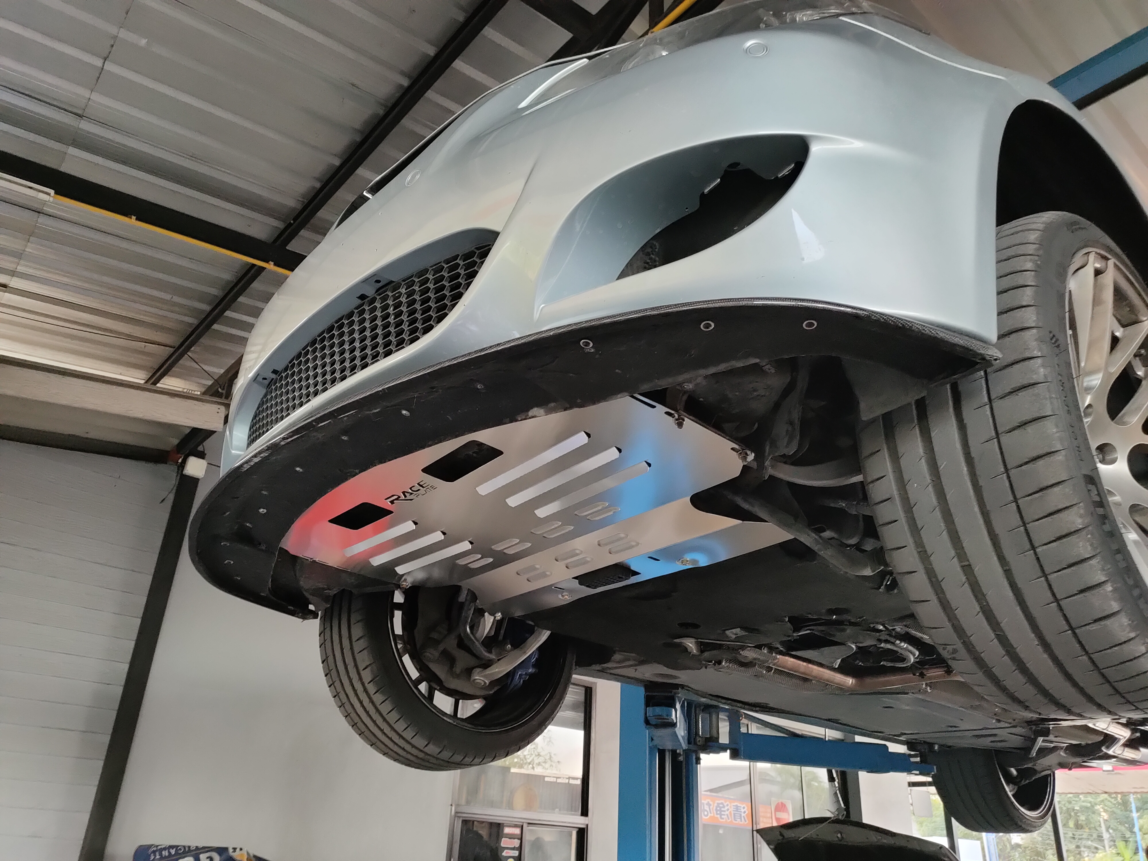 แผ่นปิดใต้ห้องเครื่องอลูมิเนียม BMW E60, E63 Raceplate_Undertray