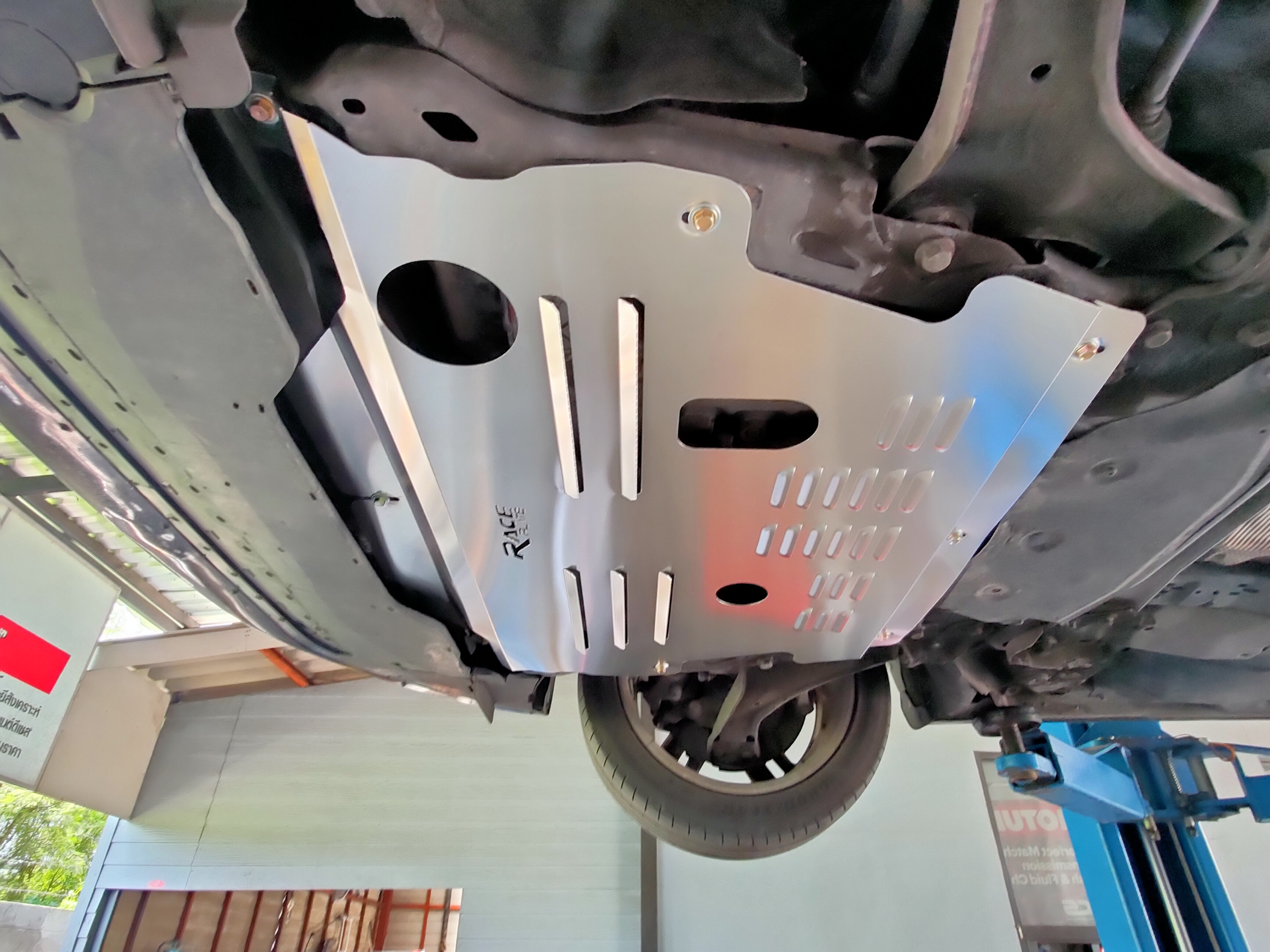 แผ่นปิดใต้ห้องเครื่องอลูมิเนียม Volvo V60 ,Volvo Xc60 Raceplate_Undertray