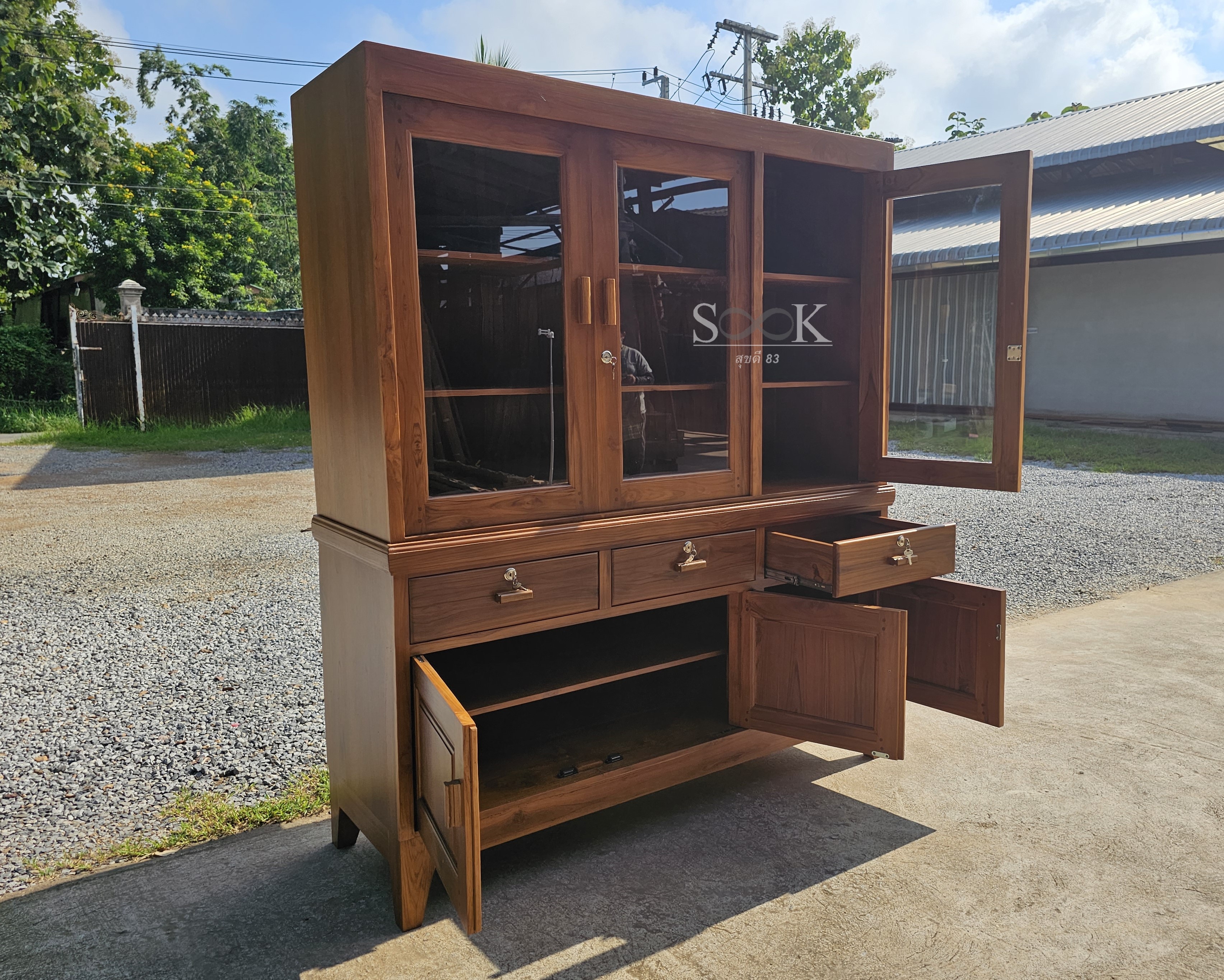 ตู้โชว์แยกท่อน 1.5 ม. มีขา