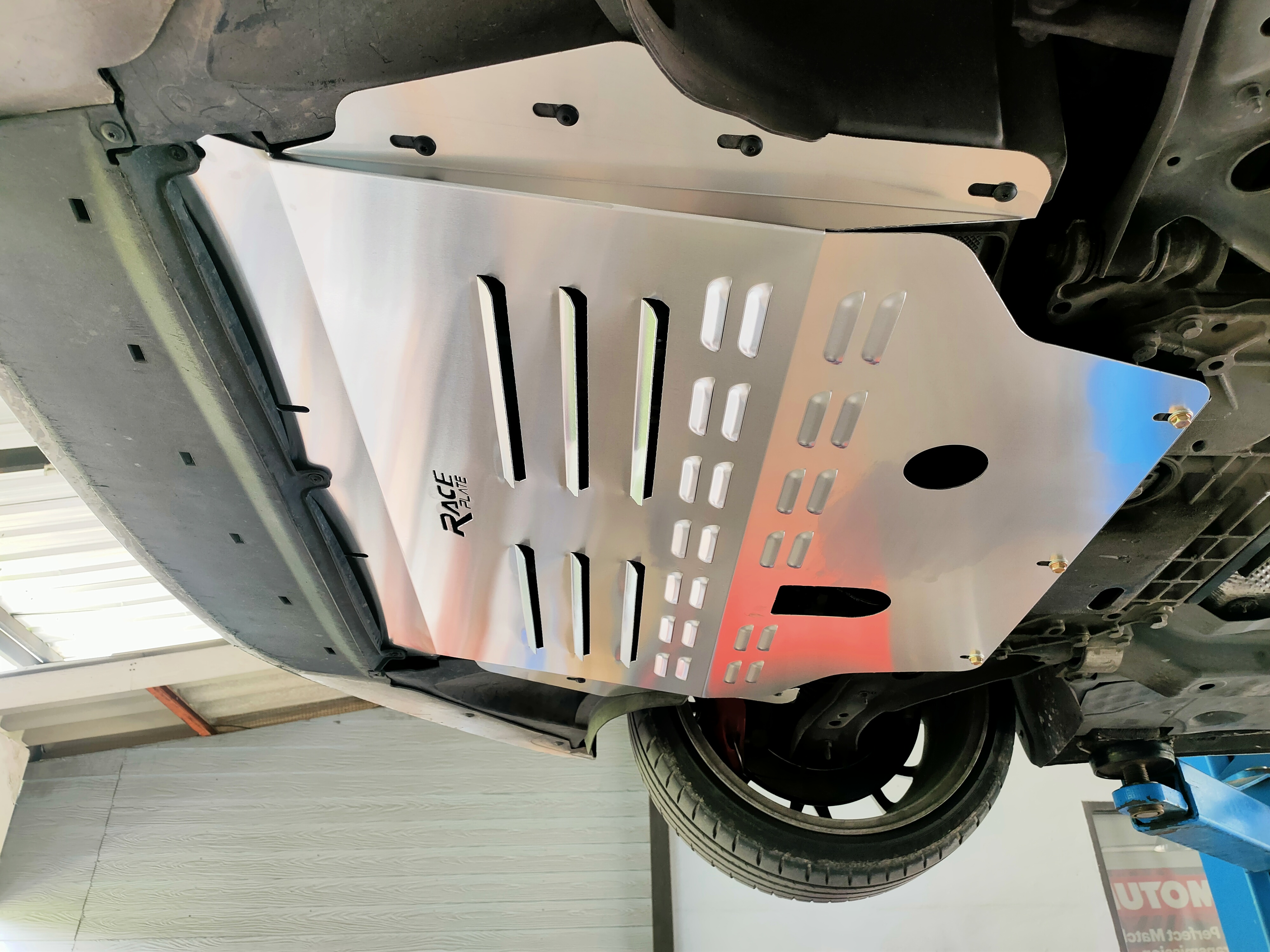 แผ่นปิดใต้ห้องเครื่องอลูมิเนียม Volkswagen Scirocco Raceplate_Undertray