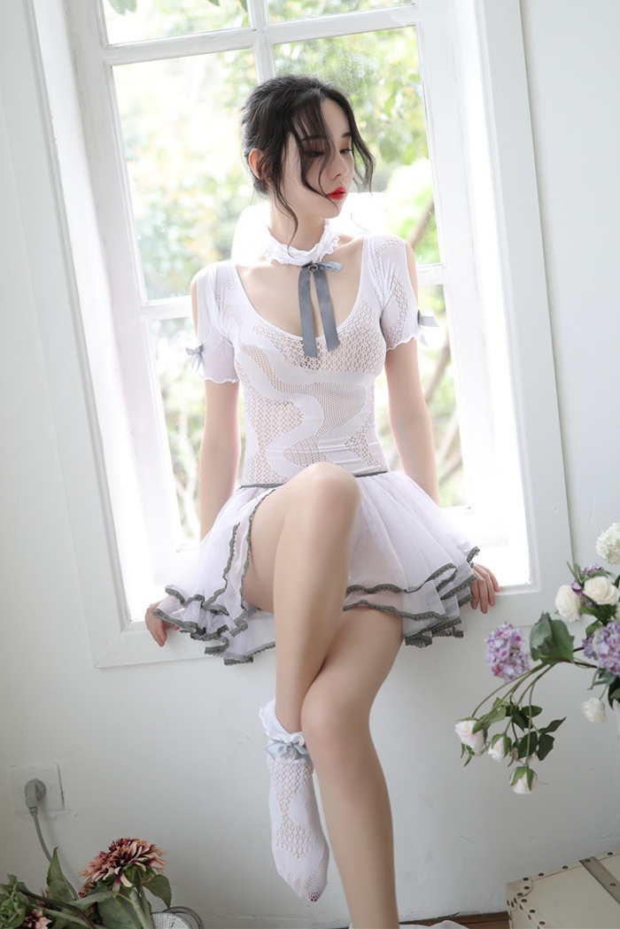 K341 ชุดตาข่ายแฟนซี ชุดตาข่ายเซ็กซี่มาในสไตล์แบบชุดคุณหนู ตัวชุดเป็นตาข่ายแขนสั้นผสมกับกระโปรงสั้นผ้าซีทรูสีขาวแต่งโบว์และกุ๊นขอบลูกไม้สีเทา มาพร้อมปลอกคอติดโบว์และถุงเท้าน่ารักๆตามรูปถ่ายสินค้าจริงเลยค่ะ