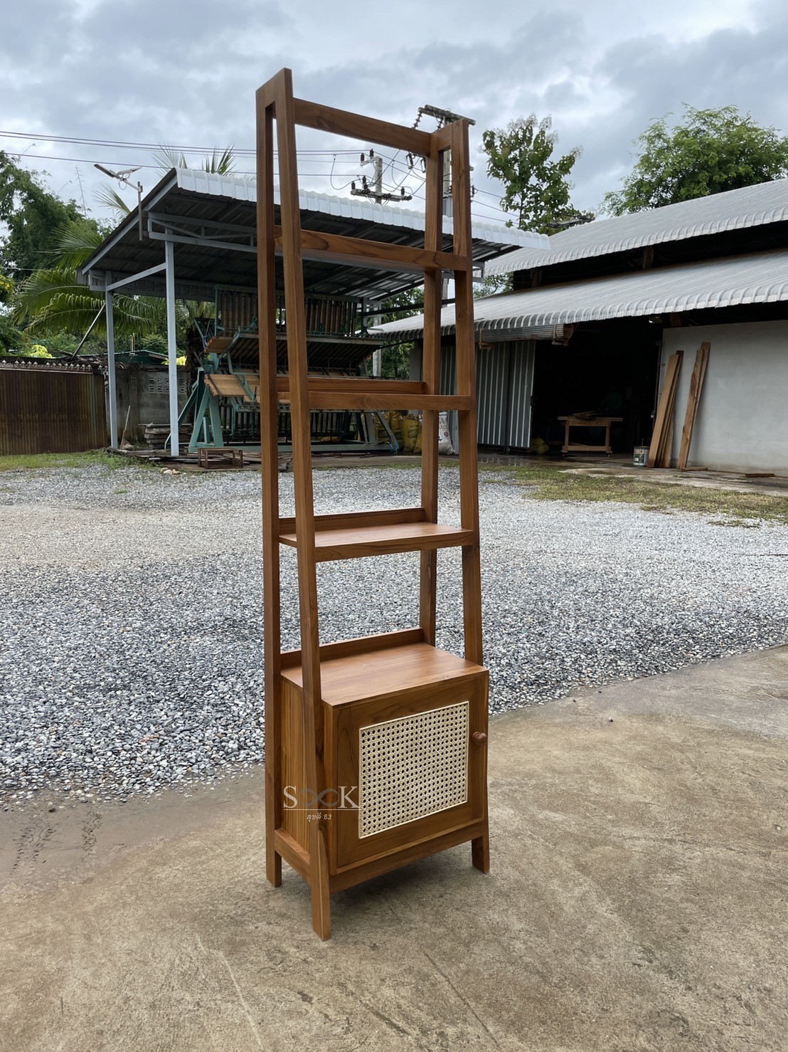 ชั้นวางของขั้นบันได บานหวาย