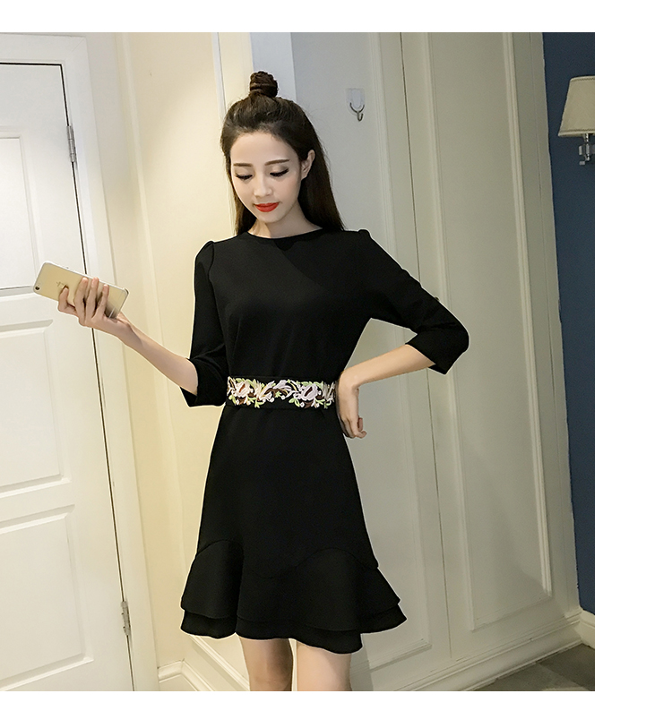 ชุดเดรสสีดำ แขนยาวสามส่วน ส่งฟรี ems