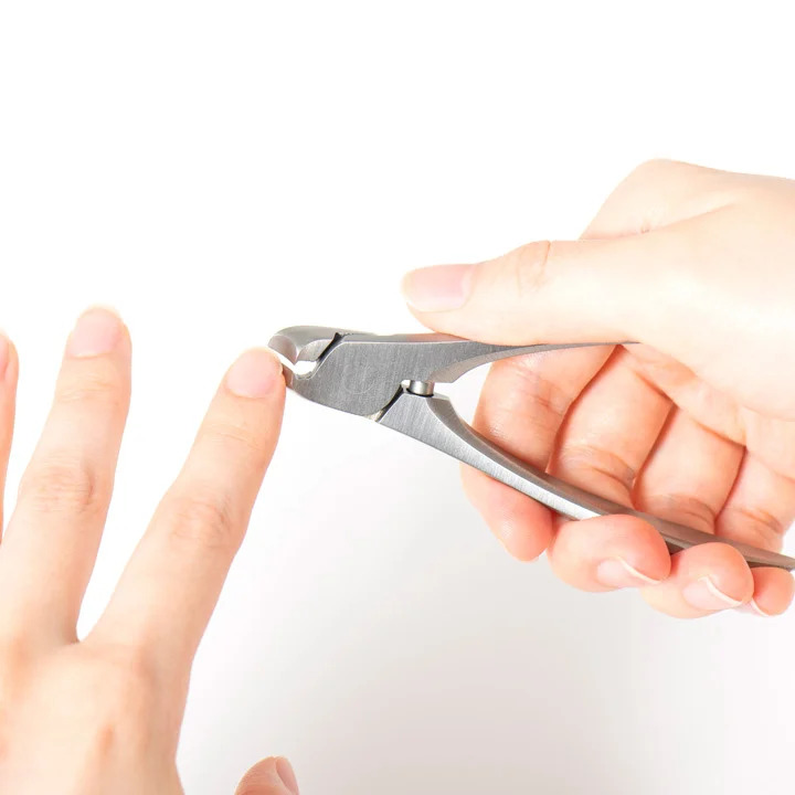 SUWADA กรรไกรตัดเล็บมือคุณภาพพรีเมี่ยมอันดับ1 จากญี่ปุ่น รุ่นคลาสสิคสีเงิน ขนาด Baby รางวัลออกแบบดีเยี่ยม แฮนด์เมดทุกอัน พร้อมกล่องโลหะสุดหรู