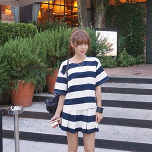 ชุดเซ็ท เสื้อและกระโปรงผ้าคอตตอนผสม ลายขวางสีกรมท่ากับขาว ส่งฟรี ems