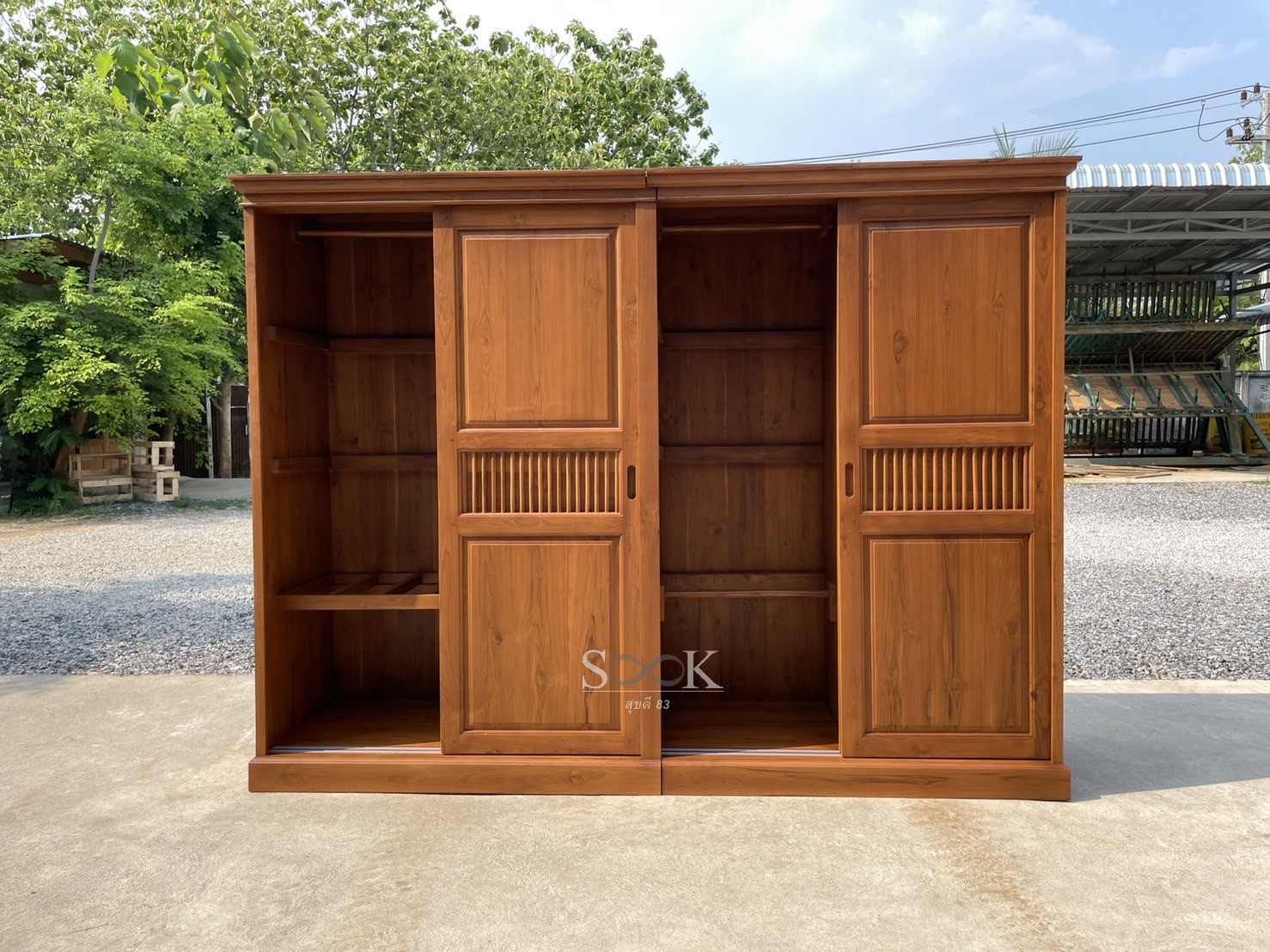 ตู้เสื้อผ้าบานเลื่อนประกบบัวยื่น สูง 1.8 ม.