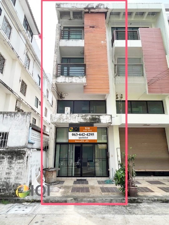 ขาย อาคารพาณิชย์ 3.5 ชั้น The Village ปัญญา-รามอินทรา