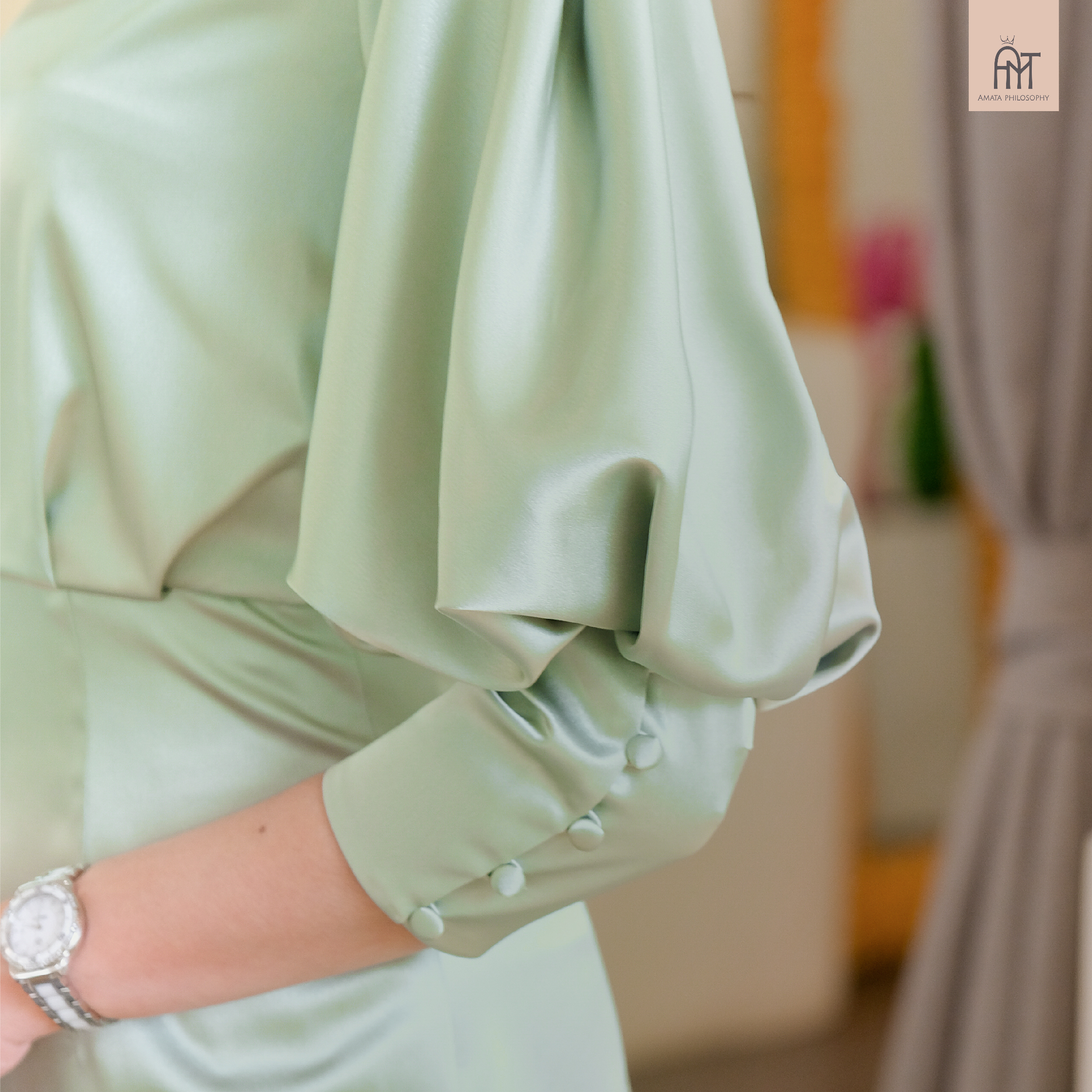 AMATA เดรสแขนพอง สีเขียว