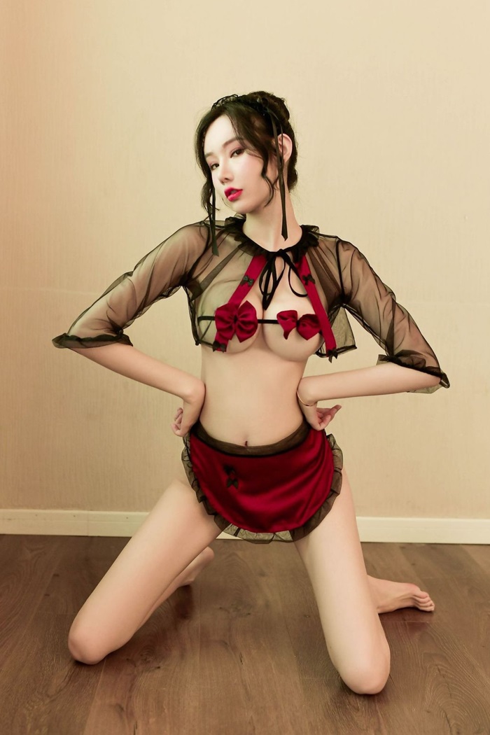 C5021 ชุดสาวใช้ ชุดเมดเซ็กซี่มาในแบบเซต5ชิ้นประกอบด้วย เสื้อคลุมแขน5ส่วนเป็นผ้าซีทรูสวมใส่แบบผูกที่คอด้านหน้า ชุดชั้นในโบว์แบบผูกหลัง จีสตริง ผ้ากันเปื้อนและที่คาดผมตามรูปถ่ายสินค้าจริงเลยค่ะ ***ไม่มีถุงน่อง