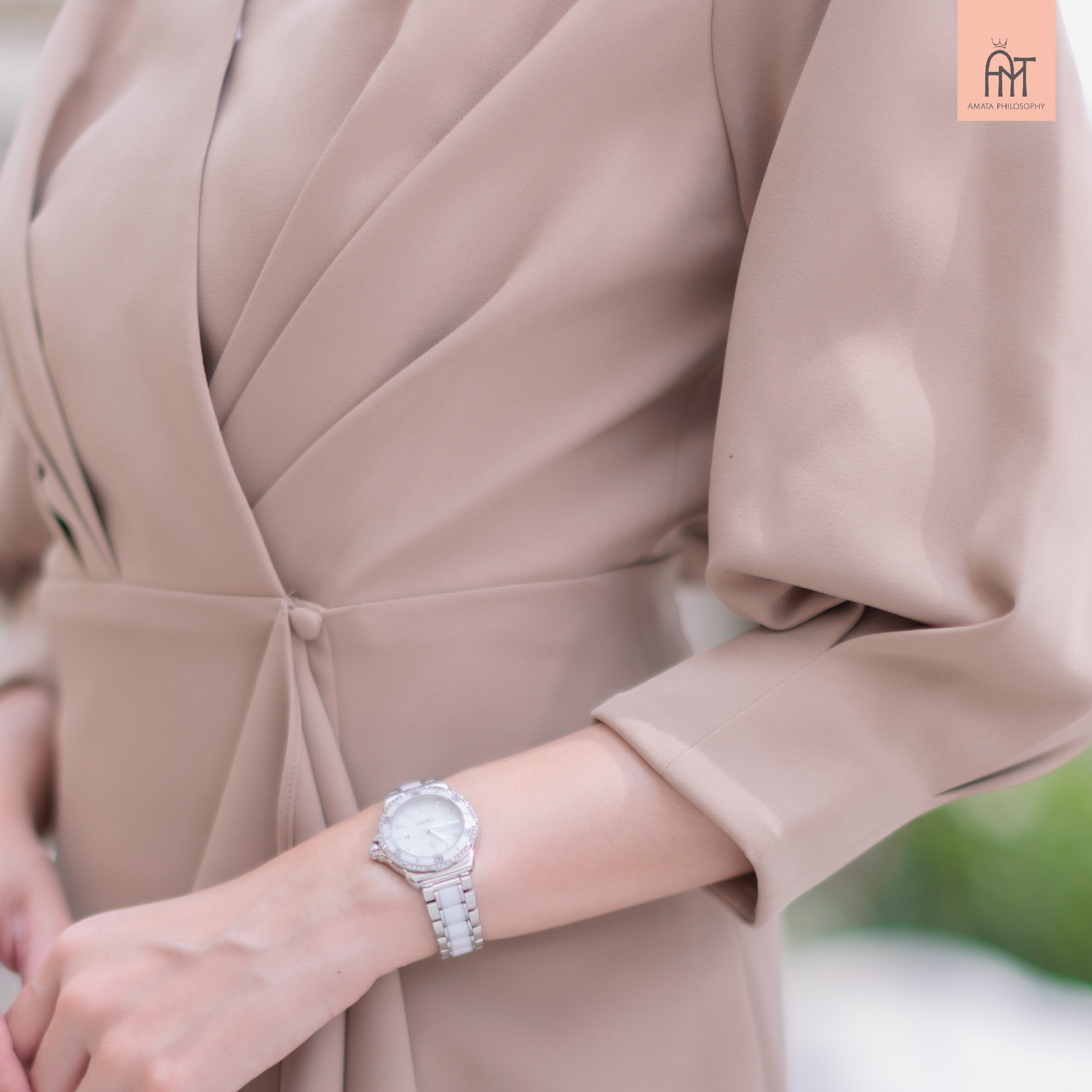 AMATA เดรส Ms. Holmes สีน้ำตาล