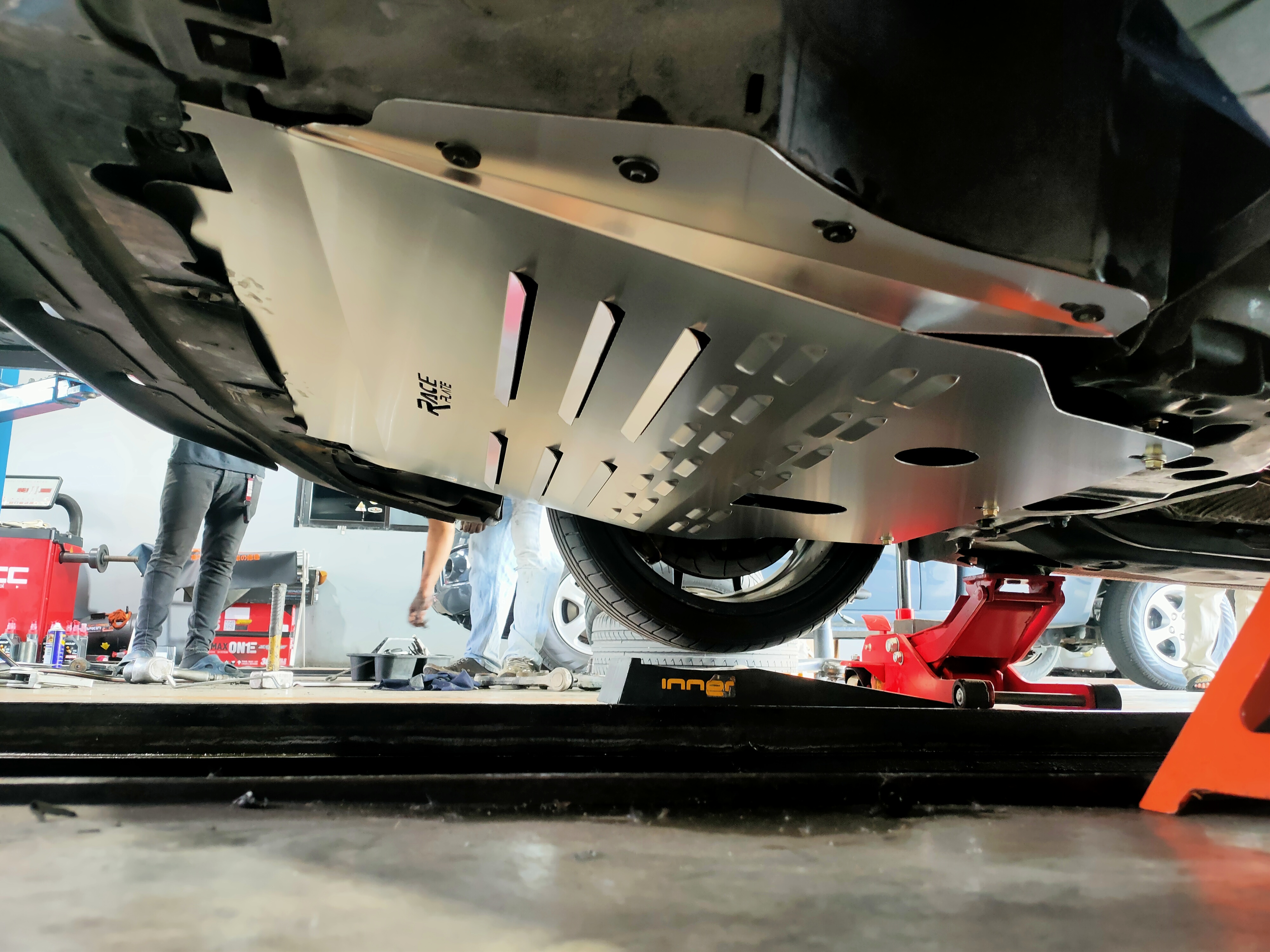 แผ่นปิดใต้ห้องเครื่องอลูมิเนียม Volkswagen Beatle C5,A5 Raceplate_Undertray